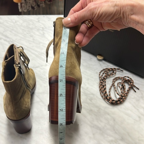 NIB Frye Danica Lug Combat Peep Toe Heeled Lace UP Bootie Size 6.5 in Sand Suede - Picture 12 of 12